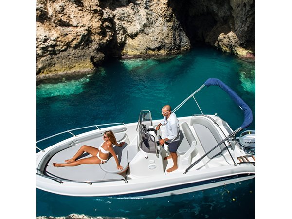 Private Boat Excursion from Sorrento to Capri and Faraglioni