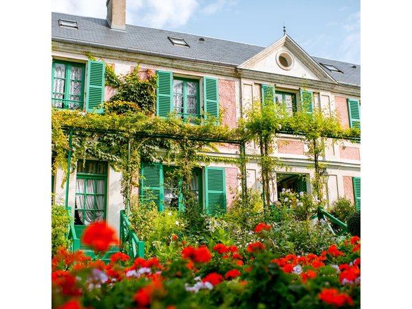 Giverny Monet's Home & Versailles Palace Day Trip from Paris