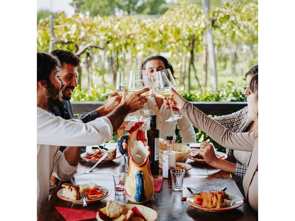 Guided Tour of Pompei, Lunch and Wine from Sorrento