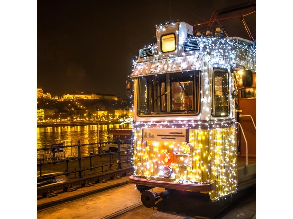Private Budapest Christmas Market Tour with Chimney Cake & Mulled Wine