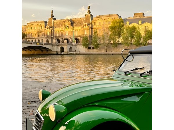 Private tour Paris Little-known places 2 hours in Citroën 2CV