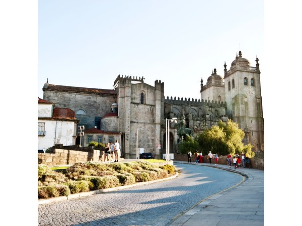 Love in Porto: Romantic Exploration Game and Tour