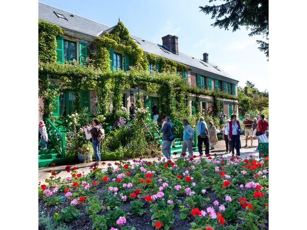 Giverny Monet’s Home and Gardens Half Day Tour from Paris