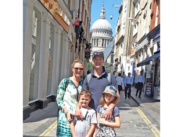 London Highlights Family-Friendly Walking Tour with Top Guide