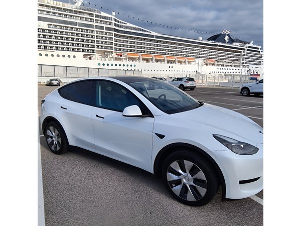 Private tour of Marseille and Cassis on Tesla city tour 5H