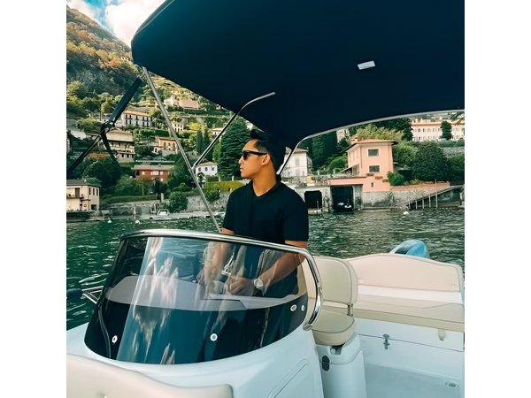 Be the Captain : Drive Your Own Boat on Lake Como