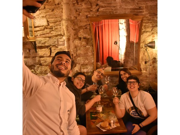 Barcelona Cultural Walking Tour with Food & Wine Tasting