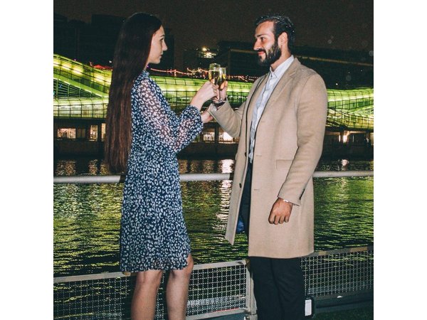 Seine River Dinner Cruise with Live Singer by VIP Yacht de Paris