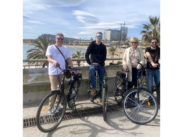 Best of Barcelona Highlights: Private Half-Day E-Bike Tour