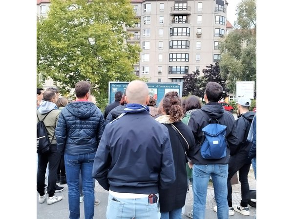 Private Walk up to 6 Person with Berlin Tour Guides(Din EN 15565)