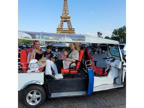 Paris with a Tuk Tuk - Private 2-Hour TukTuk Tour