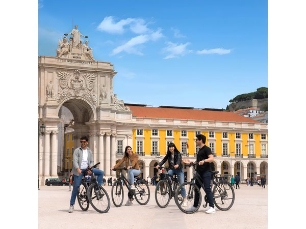 Private Lisbon 360º Guided Tour: Boat Trip, Bike, Walk & Tramway