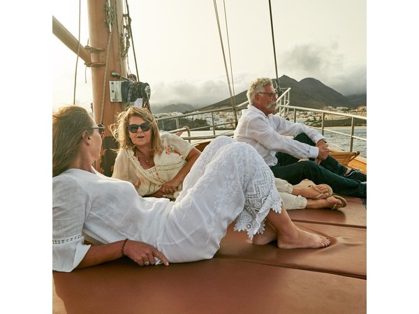 Sunset Boat Fuerteventura with DJ, Exclusive menu and Drinks