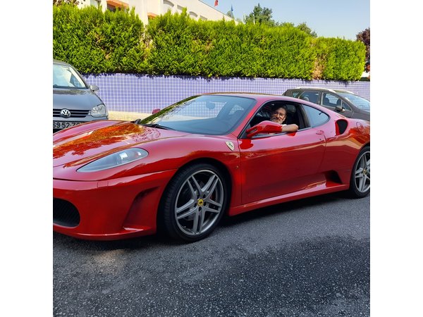 Ferrari driving experience on motorway in Braga