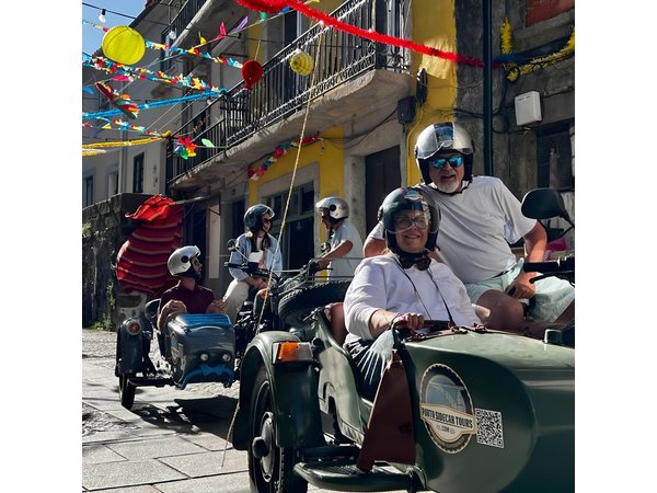 Highlights of Porto on a glamorous sidecar - Half Day