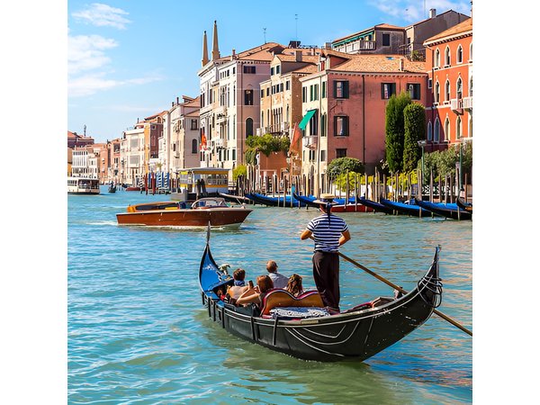Walking Tour and Enchanting Gondola Journey in Venice + Ebook