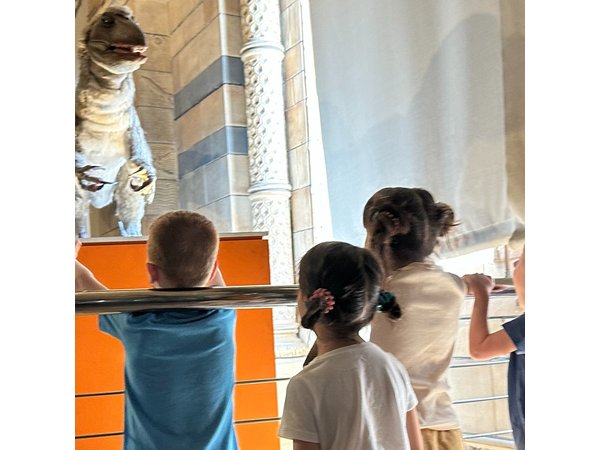 London Natural History Museum with Dinosaurs Gallery Private Tour for Kids