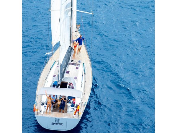 Barcelona Luxury Yacht Cruise – Day or Sunset, Open Bar & Snacks