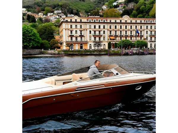 Half Day Boat Tour on Lake Como with Aperitif