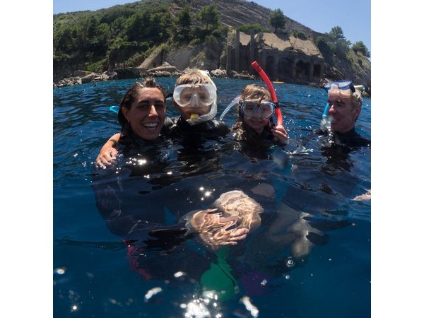 Afternoon snorkelling guided by a marine biologist in Sorrento