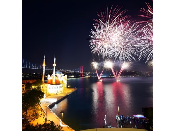 Bosphorus New Years Dinner Cruise Party in Istanbul 2027