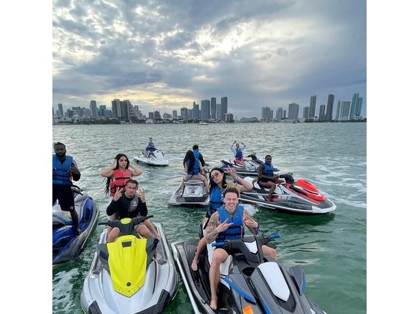 1 Hour Miami Jet Ski Adventure + Complimentary Boat Ride
