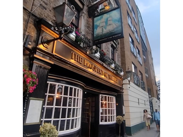 London Small Group Tour: The Pirate Pubs of Old London Half-Day