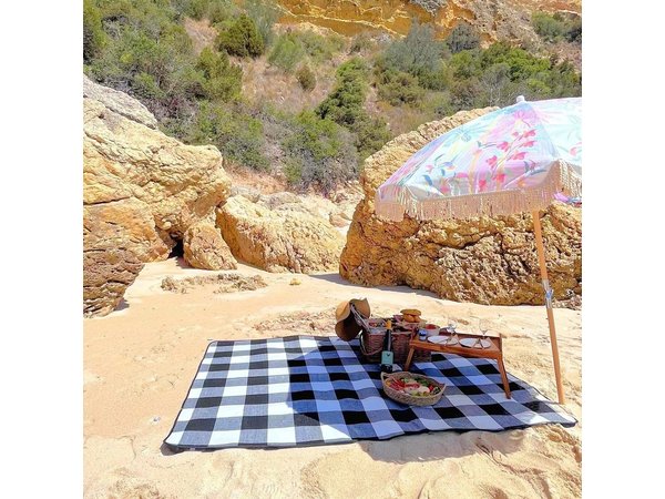 Private Paradise Beaches and Famous Beach Bars Tour in Lisbon