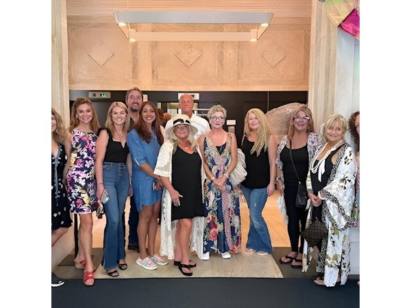 2-Hour Guided Walking Art and Appetizers Tour in Lexington