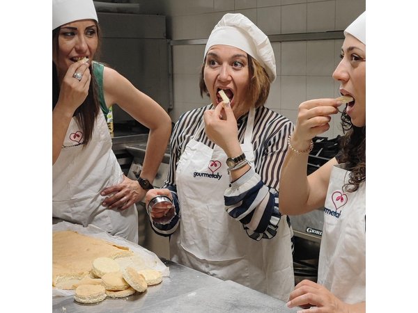 Rome Trastevere: Tiramisù & Gelato Class with Savoiardo Baking