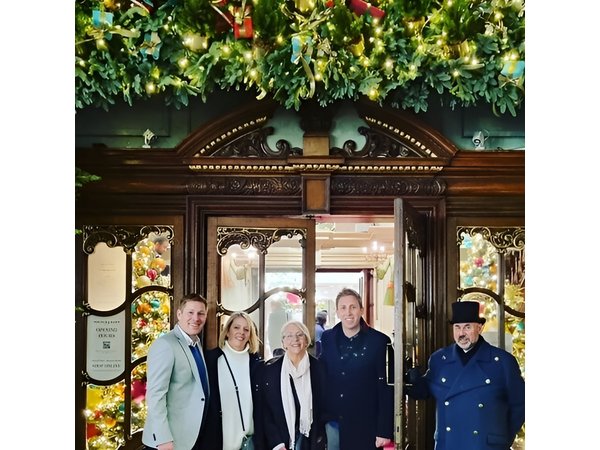 London Christmas Lights Private Guided Taxi Tour