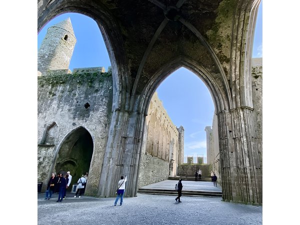 Rock of Cashel Cahir Castle Private Day Tour from Dublin w/picnic
