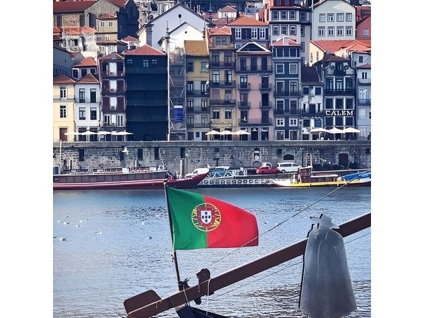 Porto to Algarve Up to 3 Stops: Aveiro, Nazaré & Óbidos