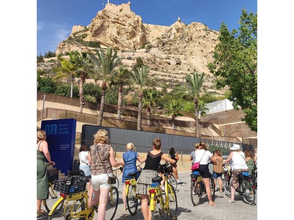 Alicante City Bike Tour: Beach & Central Market