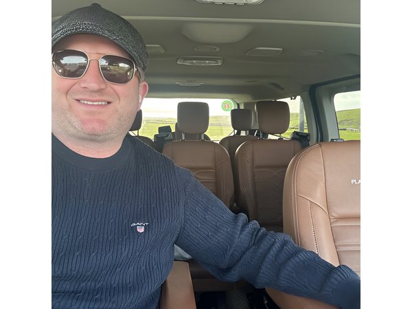 Authentic Dublin private car tour Top Ranked Dubliner guide Éamon