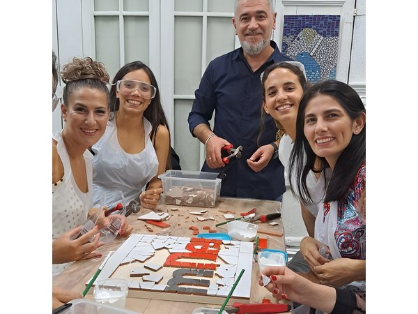 Teambuilding Barcelona: Create the logo of your company in mosaic