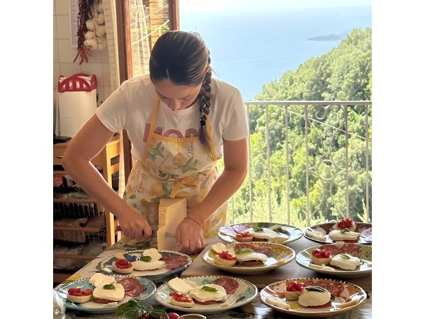 Small-Group Cooking Class in Positano: Gnocchi, Tiramisù & Drinks
