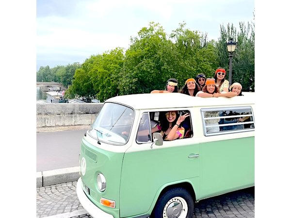 Private Guided Tour with Classic Van in Paris