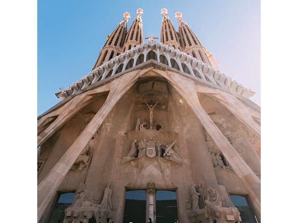 Barcelona: Sagrada Familia Semi-Private Guided Tour
