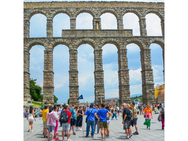 From Madrid: Toledo & Segovia Day Tour with Lunch & Tickets