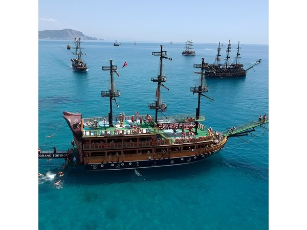 Pirate Boat Tour With Foam Party in Alanya