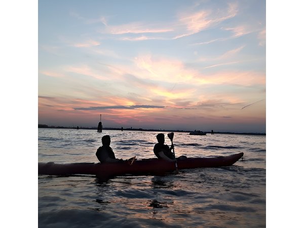 Venice: Kayak Tour in the Canals (Night + Sunset)