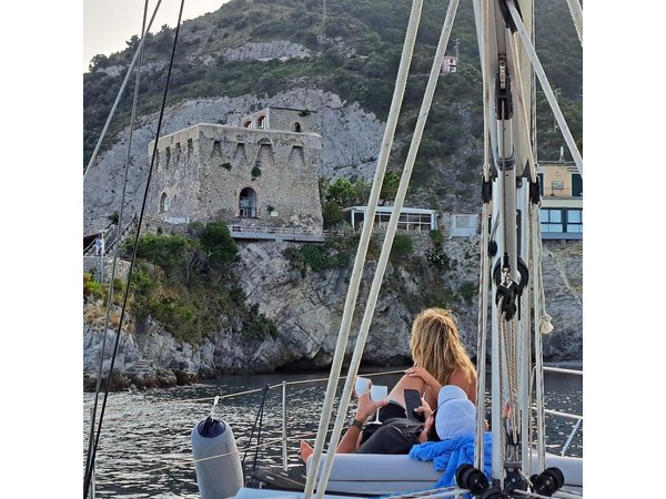 Small Group Sailing Tour in Amalfi Coast with Aperitif