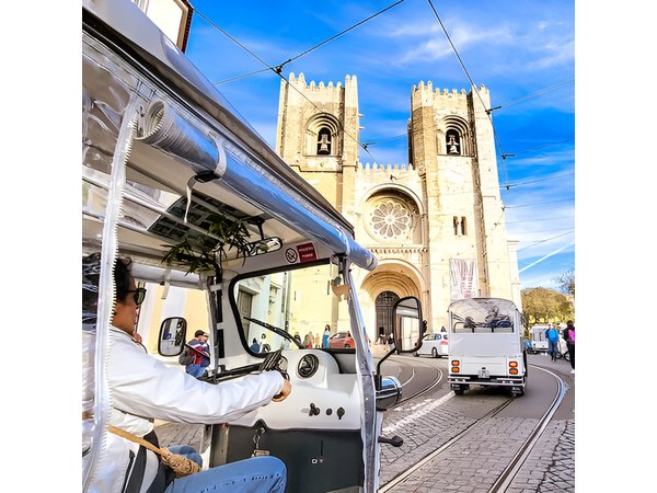 Lisbon tour Oldtown & Viewpoints on a tuktuk