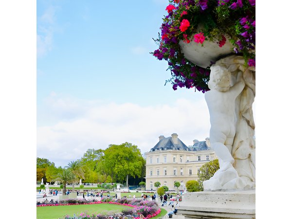 Paris: Private City Tour by Car with Driver and Guide