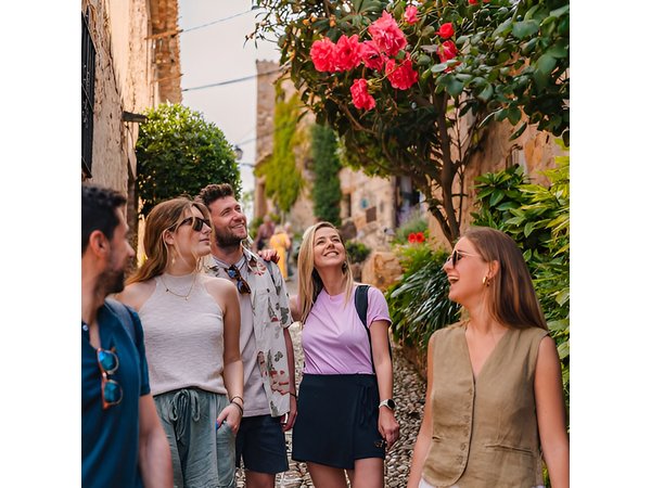 Private Dali Museum, Besalu & Girona Tour from Barcelona
