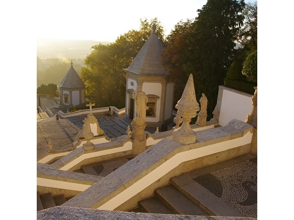 Porto: Guimaraes & Braga Small Group Tour with Lunch and Tickets