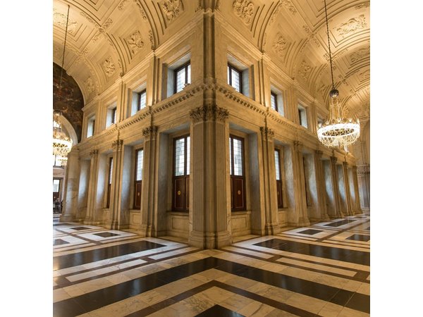 Skip-the-line Royal Palace of Amsterdam Private Guided Tour