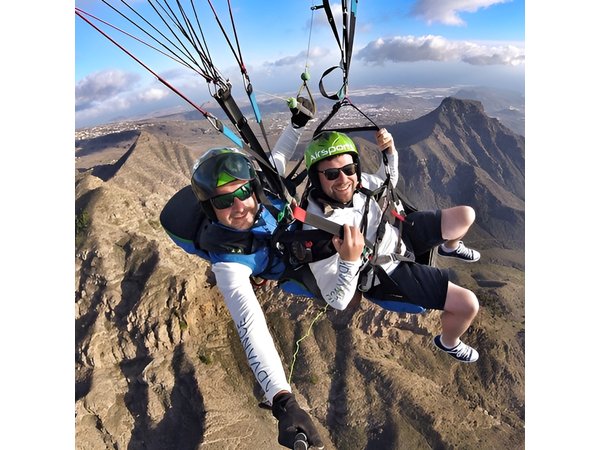 SILVER 1000m paragliding tandem flight above South Tenerife