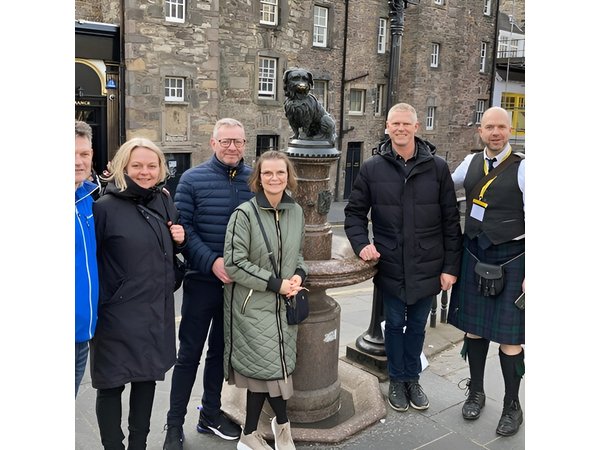 Private Old Edinburgh Tour - Walk in the footsteps of Royals and Rogues!